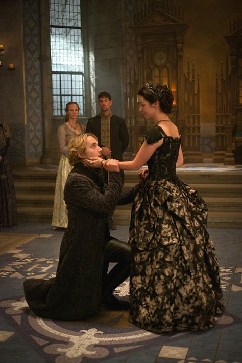 Reign (TV Series 2013– ) photos, including production stills, premiere photos and other event photos, publicity photos, behind-the-scenes, and more. Mary And Francis Aesthetic, Destroyed Kingdom, Fashion Show Event, Reign Mary And Francis, Era Victoria, Reign Tv Show, Marie Stuart, Reign Mary, Toby Regbo