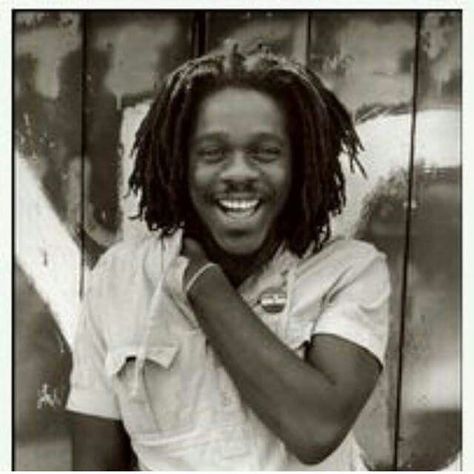 The late great Dennis Brown Dennis Brown Reggae, Reggae Music Art, Harold Perrineau, Black Music Artists, Calypso Music, Dennis Brown, Morning Yoga Flow, Peter Tosh, Reggae Artists