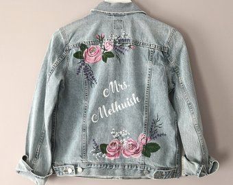 Mrs Jacket, Bridal Image, Bespoke Denim, Pink Rose Wedding, Jeans Drawing, Diy Denim Jacket, Look Boho Chic, Personalized Jacket, Hand Painted Denim Jacket