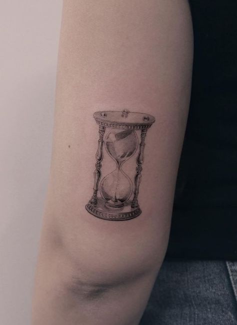 Hourglass Tattoo Realistic, Small Black And Gray Tattoos, Fine Line Hourglass Tattoo, Microrealism Tattoo Ideas, Hour Glass Tattoo Ideas Unique, Grey Scale Tattoo, Small Hourglass Tattoo, Small Black And Grey Tattoos, Hourglass Tattoo Feminine