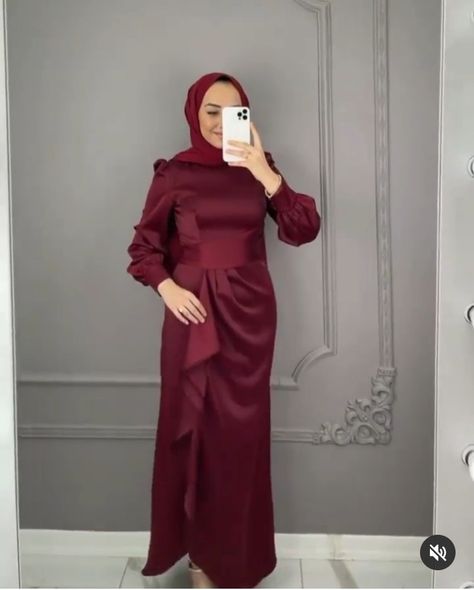 Gamis Maroon Hijab, Baju Bridesmaid Modern Hijab, Maroon Hijab, Hijab Bridesmaid, Outfit Bridesmaid, Bee Fashion, Maroon Bridesmaid Dresses, Family Dress, Kebaya Modern Dress