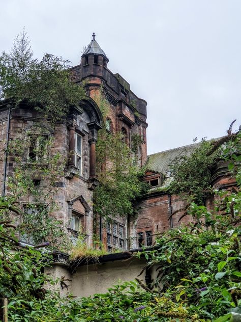 Nature Taking Over Cities, Overgrown Victorian House, Plants Growing On Buildings, Old Mansions Aesthetic, Nature Overtaking Building, Plants Taking Over Buildings, Overgrown Mansion, Derelict House, Mansion Aesthetic