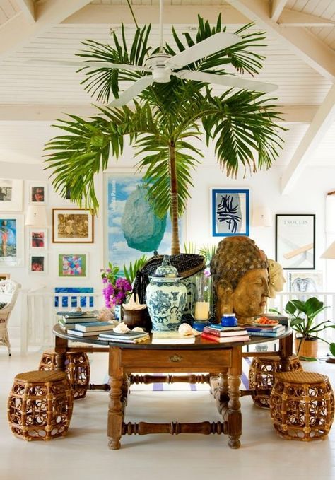 Maximalist Interior Design, Tropical Interior, Popular Interior Design, Tropical Living, British Colonial Style, Tropical Home Decor, Tropical Home, Colonial Decor, Salou