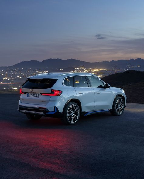 BMW i. Born Electric. on Instagram: “Swipe for even more lights. The all-electric BMW iX1. #THEiX1 #BornElectric #Innovation #ElectricSUV #ZeroEmissions #eMobility #BMW #BMWi…” Bmw Electric Car, Bmw I, Sports Package, Combustion Engine, New Bmw, Bmw X6, Sports Models, Hd Pictures, Hd Picture