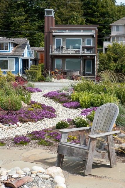 25 Spectacular Beach Houses that Will Take Your Breath Away Miscanthus Gracillimus, Coastal Landscaping, Cheap Landscaping Ideas, River Rock Landscaping, Cottage Coastal, Seaside Garden, Cheap Backyard, Meteor Garden 2018, Coastal Gardens