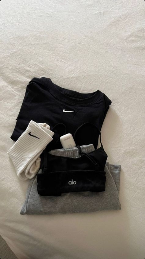 Weight Gain Workout, Gymwear Outfits, Outdoor Workout, Minimalist Fashion Women, Gym Aesthetic, Fitness Wear Outfits, Cute Gym Outfits, Bulk Up, Gym Essentials