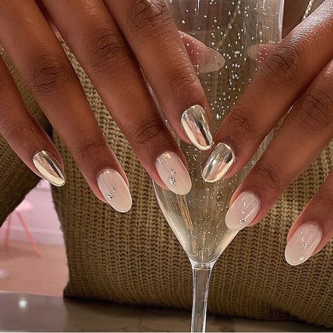 Boss+Bae on Instagram: “New Years Eve Nail Inspo 🥂💅🏽✨ @paintbucketnails” New Years Nail, Two Tone Nails, Dazzle Dry, Nye Nails, New Years Nail Designs, New Years Eve Nails, Metallic Nail Polish, Fun Nail Colors, Nude Nail Polish