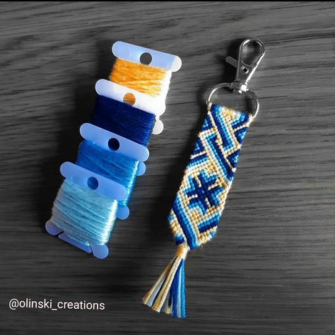 Thread Keychain Pattern, Bracelet Bresilien Chevron, String Keychain Patterns, String Keychain Diy, Alpha Knot, Bracelet Bresilien Pattern, Friendship Bracelets Keychains, Friendship Bracelet Keychain, Yarn Keychain