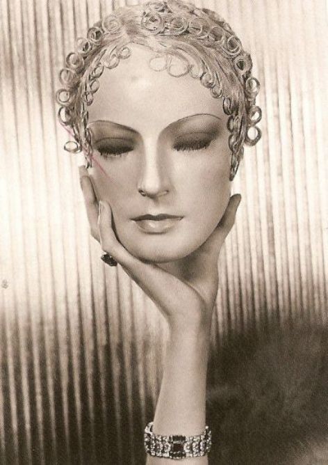 Hand holding head Vintage Mannequin, Rare Birds, Mannequin Heads, Vintage Photographs, Vintage Photography, Fashion Pictures, White Photography, Headdress, Pose Reference