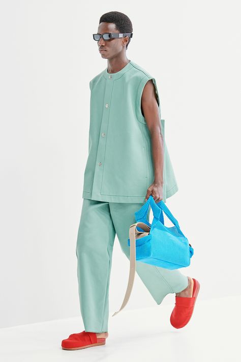 Sunnei Spring 2022 Ready-to-Wear Fashion Show Collection: See the complete Sunnei Spring 2022 Ready-to-Wear collection. Look 14 Gender Neutral Fashion, Couture Runway, Conscious Fashion, Mens Style, Fashion Images, Menswear Collection, Fashion Show Collection, Mens Casual, Prince Charming