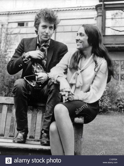 Joan Baez, Patti Smith, Romantic Photos, Bob Dylan, Vintage Photographs, Photo Print, The Beatles, Rock And Roll, Photo Printing