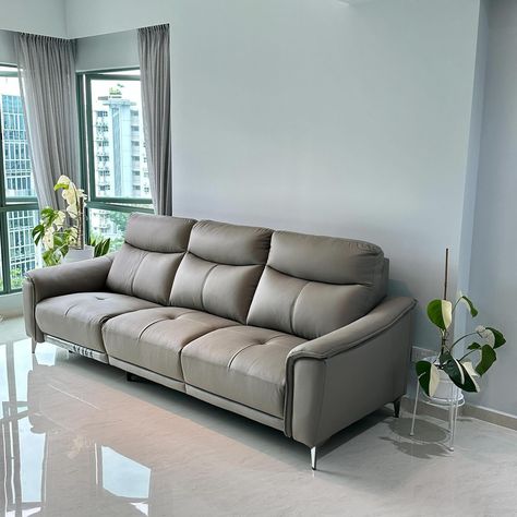 🛋️ Experience ultimate comfort with the CARLOS sofa! Genuine leather, electric recline, and a sleek design make this a must-have for your living room. ✨ 🔎 Modern Genuine Leather Electric Recliner 3 Seater Sofa CARLOS / SGD 1,489.00 🔎 View here: https://lofthome.com/products/modern-genuine-leather-electric-recliner-3-seater-sofa-carlos #LeatherSofa #ReclinerSofa #HomeDecorSG #FurnitureSG #InteriorDesignSG #ModernLiving #LoftHomeSG #ComfortAndStyle #SingaporeHomes #LuxuryLiving #EcoFriendly #... Loft Homes, Electric Recliners, Loft House, Smart Living, Living Room Inspo, Reclining Sofa, 3 Seater Sofa, Room Designs, Fun Easy