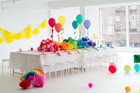 Rainbow Balloon Centerpiece, Mimi Birthday, Rainbow Party Decorations, Rainbow Theme Party, Birthday Party Theme Decorations, Rainbow Birthday Party, Pokemon Party, Rainbow Balloons, Rainbow Baby Shower