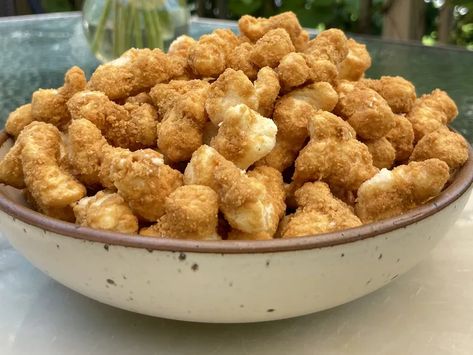 Beaver Nuggets Recipe, Beaver Nuggets, Puffed Corn Recipes, Christmas Party Treats, Buc Ee's, Sweet Appetizer, Corn Puffs, Corn Snacks, Nuggets Recipe