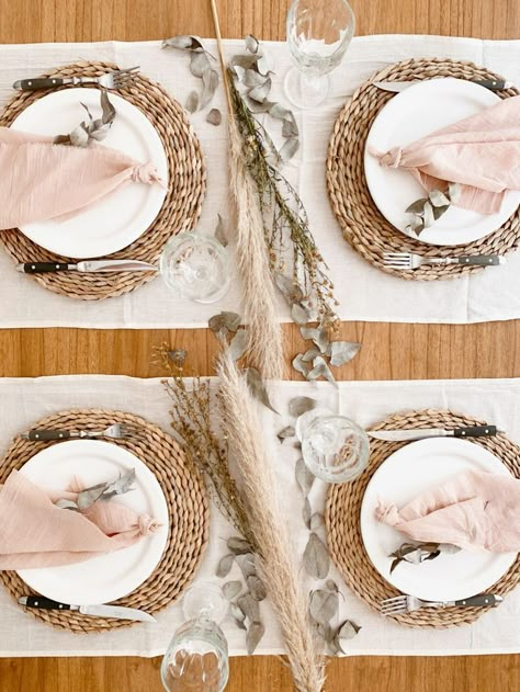 Table Setting Etiquette, Picnic Inspiration, Key West Wedding, Dinner Table Setting, Table Setting Decor, Dinner Table Decor, Easter Table Decorations, Wedding Table Settings, Art Table