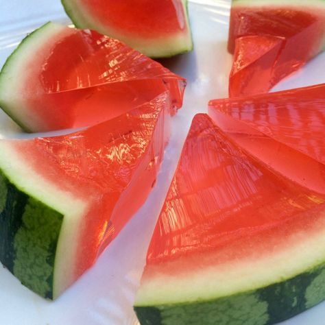 Sliced Watermelon Jello Shots - Positively Stacey Watermelon Shots, Watermelon Jello Shots, Watermelon Ideas, Sour Patch Watermelon, Sliced Watermelon, Watermelon Jello, Watermelon Recipe, Rainbow Drinks, Street Football