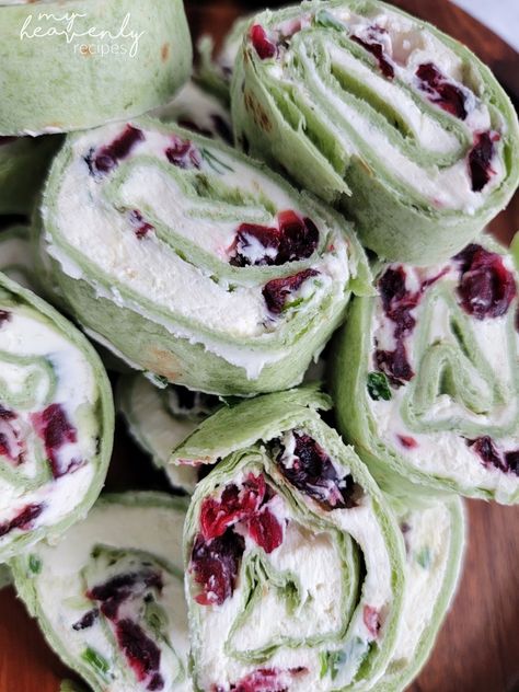 Cranberry Pinwheels, Cream Cheese Pinwheels, Pinwheels Recipe, Cheese Pinwheels, Cream Cheese Rolls, Cranberry Cream Cheese, Pinwheel Recipes, Crowd Pleasing Recipes, Veggie Soup