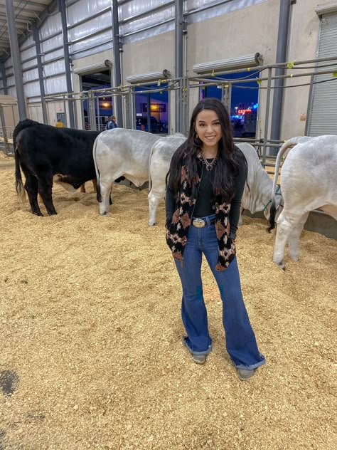 Stock Show Outfits Winter, Stockshow Outfits Winter, Country Teacher Outfits, Ag Teacher Aesthetic, Western Teacher Outfits, Vaquera Outfit Mexican Women, Stockshow Outfits, Ag Teacher Outfits, Teaching Fits