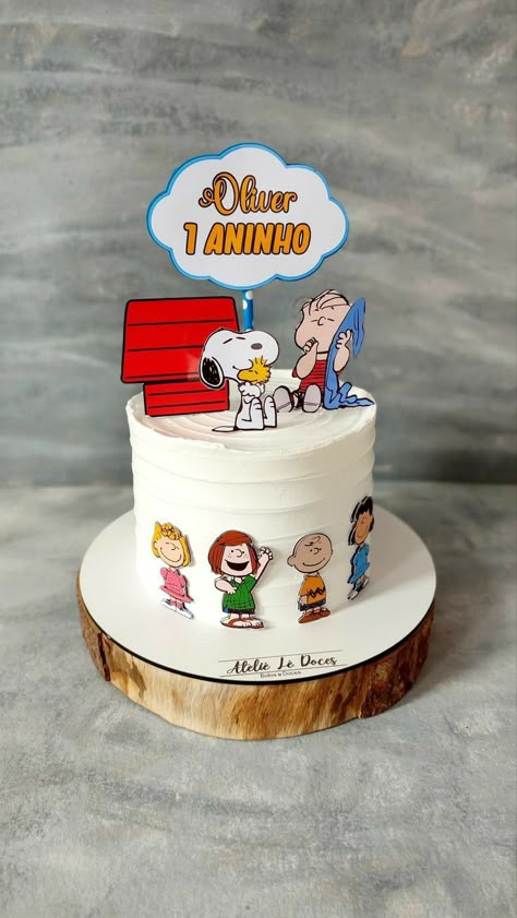 Snoopy Cake Birthdays, Snoopy Cake Ideas, Snoopy Bday, Snoopy Birthday Cake, Bolo Snoopy, Peanuts Birthday Party, Snoopy Birthday Party, Snoopy Baby Shower, Charlie Brown Party