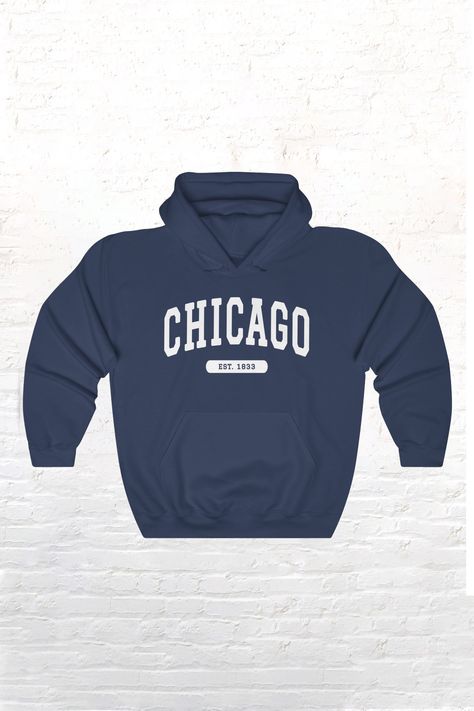 College Hoodie Design, Vintage College Hoodie, College Hoodie Outfit, Spirit Wear Designs, Chicago Sweatshirt, College Sweater, University Hoodie, University Style, College Hoodies