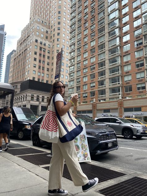 #nyc #newyorkcity #summer #traderjoes #aesthetic #citylife #city Trader Joes Tote Bag Outfit, Trader Joes Bag Aesthetic, Trader Joe’s Tote Bag, Bag Campaign, Tote Bag Outfit, Girl Lifestyle, Bag Outfit, Bag Aesthetic, Single Girl