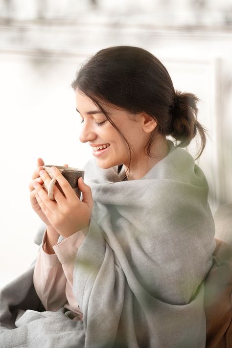 Woman taking a sip of tea from the mug during winter | premium image by rawpixel.com / Roungroat Drinking Tea Photoshoot, Winter Drinks Coffee, Drinking Tea Photography, People Drinking Tea, Tea Gloves, Woman Drinking Coffee, Photography Tea, Mug Of Tea, Unique Portraits