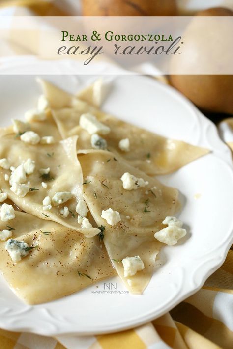 Pear Ravioli, Pear Gorgonzola, Easy Ravioli, Homemade Ravioli, Ravioli Recipe, Wonton Wrappers, Giada De Laurentiis, Wontons, Don't Trust