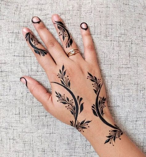 200+ Most Popular Back Hand Mehndi Designs Simple & Easy Hand Mehndi Designs Simple Easy, Henna Design Back, Back Mehndi Design, Hand Mehndi Designs Back, Back Hand Mehndi Designs Simple, Mehndi Designs Back Side, Hand Mehndi Designs Simple, Mehndi Designs Simple Easy, Practice Henna