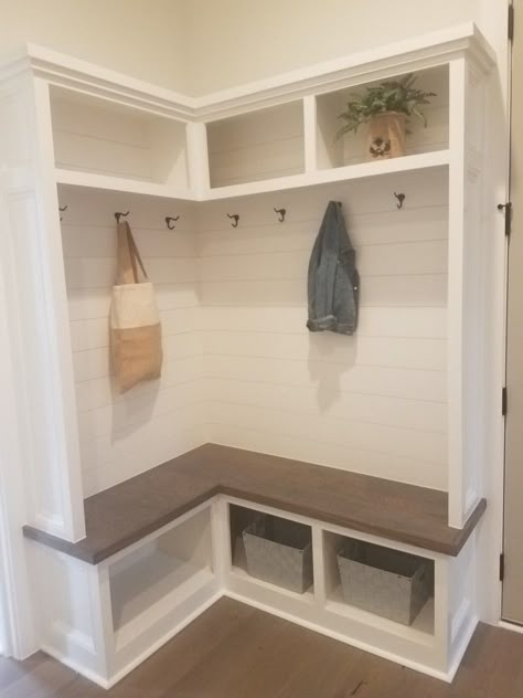 L Shaped Hall Tree, Mud Room Corner Bench, Square Mudroom Layout, Corner Mud Room Ideas, Corner Drop Zone Ideas, Corner Drop Zone, Entryway Corner Ideas, Corner Cubby Storage, Corner Mudroom Bench