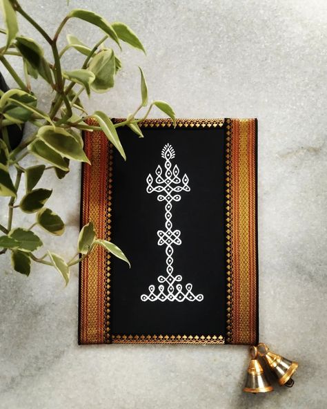 These can add traditional touch to your home decor Kolam Wall Hanging, Rangoli Wall Art, Pooja Room Wall Decor Diy, Pooja Room Diy Ideas, Traditional Home Decor Indian, Traditional Rangoli Design, Traditional Indian Home Decor, Indian Traditional Art, Corner Desks