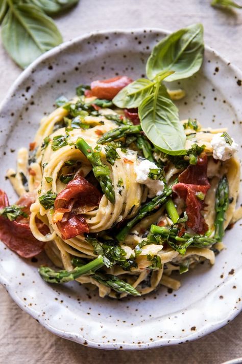 Recipes Prosciutto, Pesto Asparagus, Asparagus Ricotta, Spicy Pesto, Prosciutto Pasta, Prosciutto Asparagus, Half Baked Harvest Recipes, Crispy Prosciutto, Plats Healthy