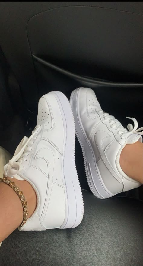 Pin em outfits Shose For Girl 2023, Air Force Aesthetic, Tenis Aesthetic, Tenis Air Force, Pretty Shoes Sneakers, How To Gain, All Nike Shoes, To Gain Weight, Cute Nike Shoes