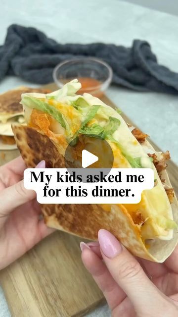 Jennifer LaRose on Instagram: "Crispy sweet chili chicken folded wrap 😮‍

WOW WOW WOW 🤩  A quick & easy recipe ➡crispy cornflake chicken coated in sweet chili sauce, lettuce, melted cheese, sweet chili mayo & pan fried for a crispy outside 
By: Alexskitchenbangers

Ingredients (serves 2):
1 lb chicken breast
1 Tsp smoked paprika
1 Tsp garlic granules
2 Whisked eggs
1 cup crushed cornflakes
2 tbsp sweet chili sauce
4 tortilla wraps
4 handfuls of shredded lettuce
1 cup cheddar cheese grated

Sweet chili mayo:
¼ cup avocado mayo
⅓ cup sweet chili sauce

Season the chicken breast with the smoked paprika and garlic granules.
Dip the breast into the egg, shaking off any excess before dipping into the crushed cornflakes. Press in thoroughly to adhere.
Air fry for 17 minutes at 350 degrees. When Cornflake Chicken, Avocado Mayo, Sweet Chili Chicken, Chili Chicken, Wow Wow Wow, Tortilla Wraps, Shredded Lettuce, Sweet Chili Sauce, Chicken Wraps