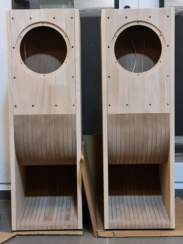 Speaker Cabinet Design, Wood Speakers Design, Speaker Box Design Diy, Speaker Box Design Diy Bluetooth, Guitar Speaker Cabinet, Diy Speaker Kits, Custom Speaker Boxes, Speaker Box Design Loudspeaker, Audio Cabinet