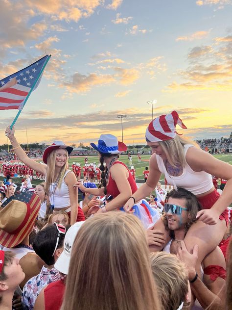 girls dressed in usa themed outfits for high school football game Usa Football Theme, Fnl Themes, Fb Games, Spirit Week Outfits, American High School, Football Theme, Football Game Outfit, Pep Rally, Football Themes