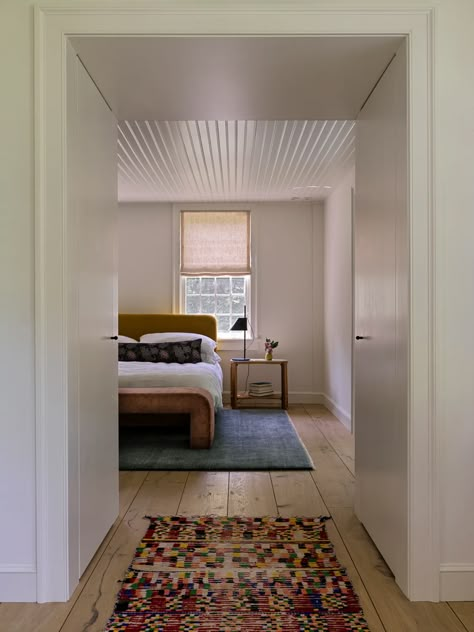 Bedroom Architectural Digest, 2 Beds In One Room Ideas, Low Ceiling Ideas, Bed Against Wall, Low Ceiling Bedroom, Cozy Window Nook, New York Bedroom, One Room Cabin, Art Deco Side Table