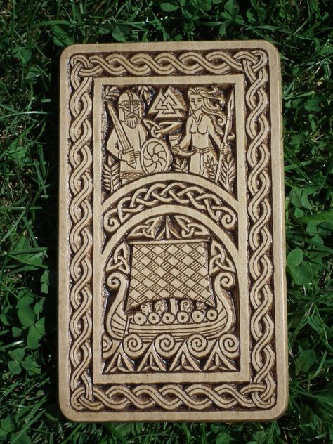 Norse Wood Carving, Viking Garden, Viking Carving, Valknut Symbol, Viking Designs, Chip Carving, Carving Patterns, The Afterlife, Viking Art