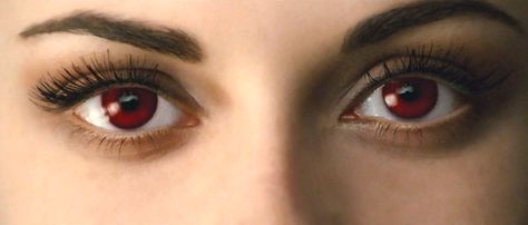 The eyes! Circular Room, Game Of Thrones Show, Bella Sisters, Vampire Eyes, Twilight Scenes, Severed Head, Twilight Saga Series, Bella Cullen, Color Eyes