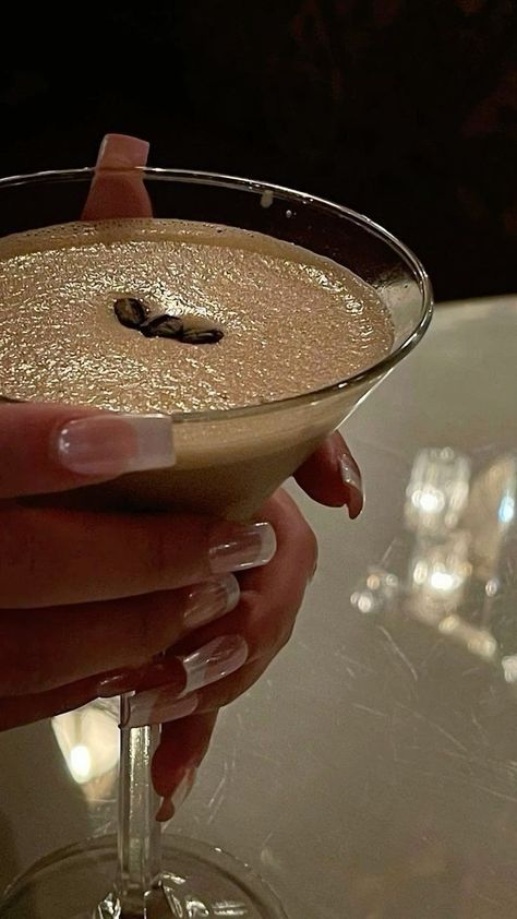 Aesthetic Espresso Martini, 24 Birthday Aesthetic, Martini Glass Aesthetic, Martini Girl Aesthetic, Expresso Martinis, Espresso Martini Birthday, Espresso Martini Aesthetic, Autumn Cocktails, Coffee Martini