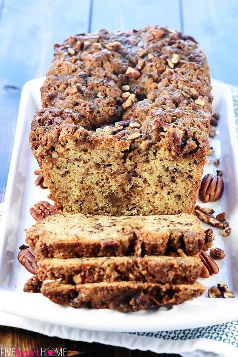 Pecan Praline Bread ~ a delicious quick bread recipe with a tender crumb and a ribbon of brown sugar pecans for added sweetness and crunch! | FiveHeartHome.com Brown Sugar Pecans, Banana Oat Muffins Healthy, Sugar Pecans, Breakfast Cakes, Quick Bread Recipe, Bread Sweet, Pecan Praline, Banana Oat Muffins, Coffee Bread