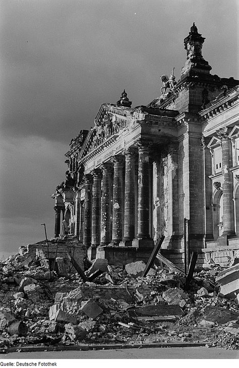 Hitoshi Nagai, Germany History, Berlin 1945, Berlin Photography, Future Inspiration, Berlin Street, Ww2 History, Berlin Germany, Old City