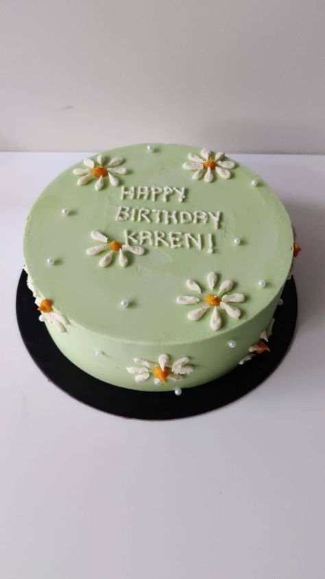 birthday cake inspo | daisy cake | green cake | flower cake | aesthetic Flower Cake Aesthetic, Cake With Daisies, Daisy Birthday Cake, Daisies Birthday, Daisy Cake, Daisy Birthday, Daisy Cakes, Cake Aesthetic, Cake Flower