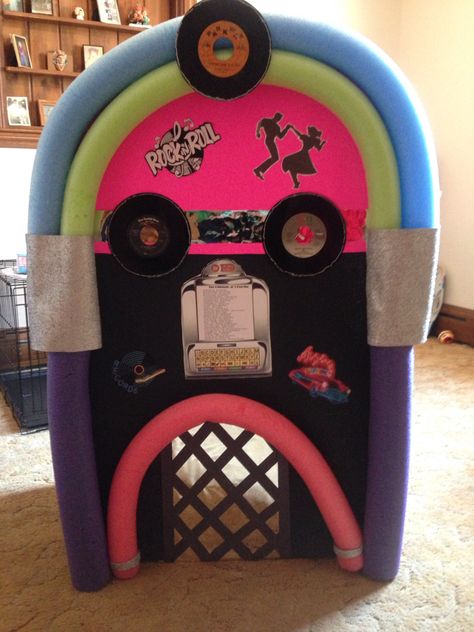 Juke Box Diy, Diy Jukebox Prop, Jukebox Costume, Grease Party, Pool Noodle Crafts, Record Crafts, Soda Shop, Holiday Parades