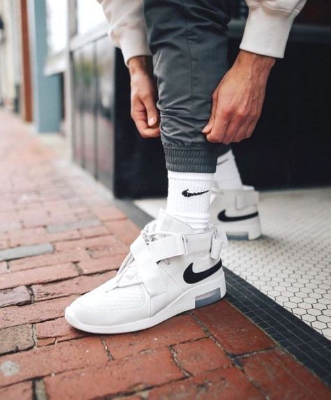 Fear Of God Nike, Sneaker Photography, Basketball Aesthetic, Urban Shoes, Black Men Fashion Casual, Air Raid, Sneaker Lovers, Lit Shoes, Mens Trendy Outfits