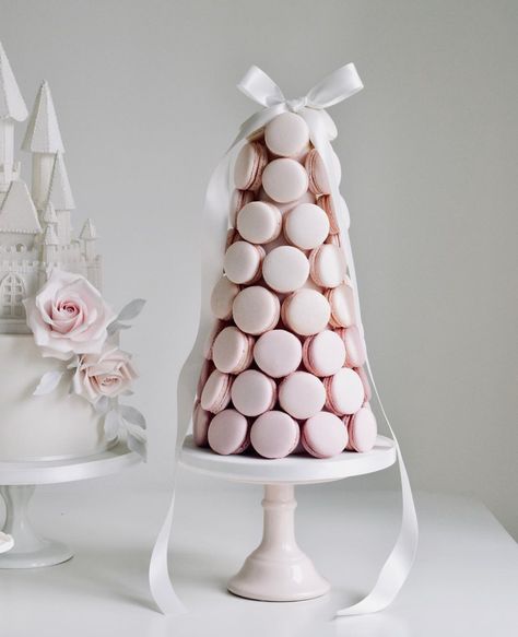 Macaron Tower Pink, Macaroon Tower, Pink Party Theme, Parisian Party, Macaron Tower, Baby Shower Souvenirs, Idee Babyshower, Girl Birthday Decorations, Ballerina Birthday