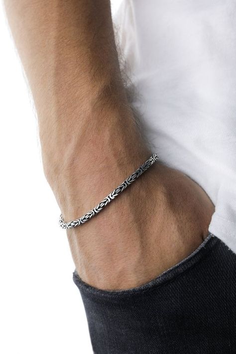 I liked it for the value is great good material. To make everyday straps carry wallet and document and cell phone works very well. Bracelet Stands, Silver Bracelet Designs, Silver King, Silver Chain For Men, Mens Bracelet Silver, Silver Chains, Jewelry For Men, Chain Links, Silver Chain Bracelet