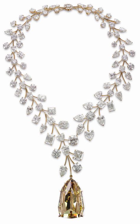 From diamonds to emeralds and everything in between, these incredible jewels all have a glamorous history Most Expensive Necklace, Expensive Necklaces, Expensive Diamond, Flawless Diamond, Pretty Necklace, Fabulous Jewelry, Most Expensive, High Jewelry, Tiara