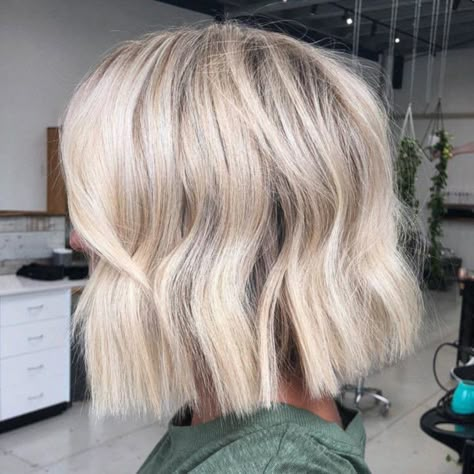 Scandi Blonde, Stacked Bob Hairstyles, Hot Haircuts, Textured Bob, Choppy Bob Hairstyles, Hair Trend, Trending Haircuts, Short Blonde Hair, Hair Envy