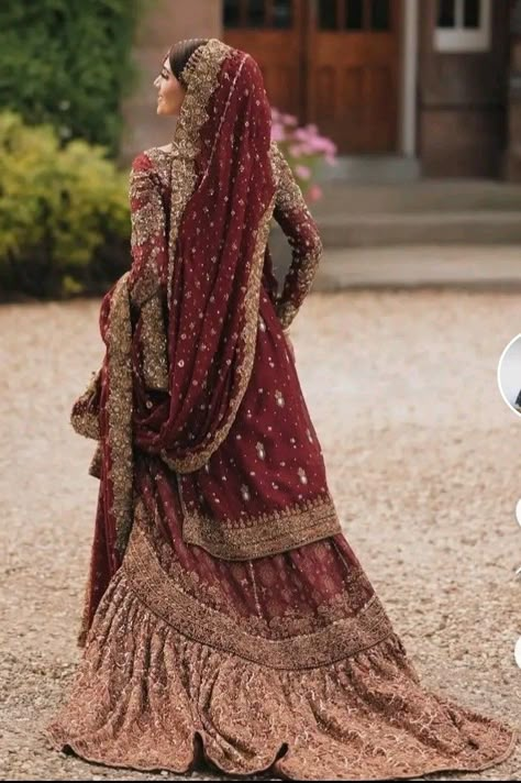 Wedding Ruins, Red Bridal Lehenga Pakistani, Wedding Dresses Pakistani, Pakistani Bridal Dress, Nikah Dress, Bride Photos Poses, Red Bridal Dress, Bride Dress Simple, Desi Wedding Dresses