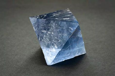 Blue Fluorite Meaning and Spiritual Properties Blue Fluorite Crystal Meaning, Blue Spiritual Meaning, Flourite Meaning, Fluorite Crystal Meaning, Fluorite Meaning, Blue Fluorite, Gemstone Meanings, Crystals Stones, Energy Work